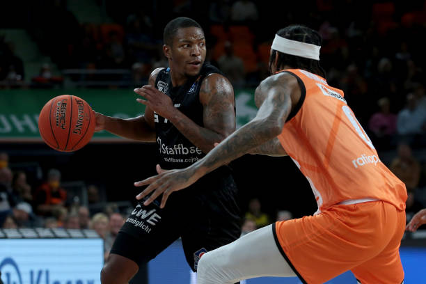 迅速调整姿 迅速调整姿